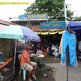 Einkauf für die Farm am Markt in Balingasag, Misamis Oriental, Mindanao