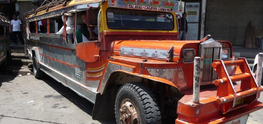 Philippinen - Am Jeepney Terminal - Personenverkehr - Personentransport