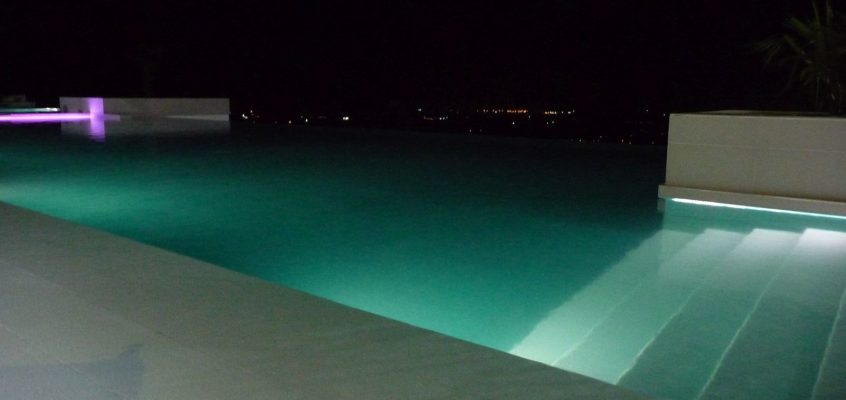 Der Infinity-Pool im Ultra Winds Mountain Resort